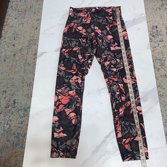 Lululemon Discontinued Leggings 25” inseam - Picture 9 of 16